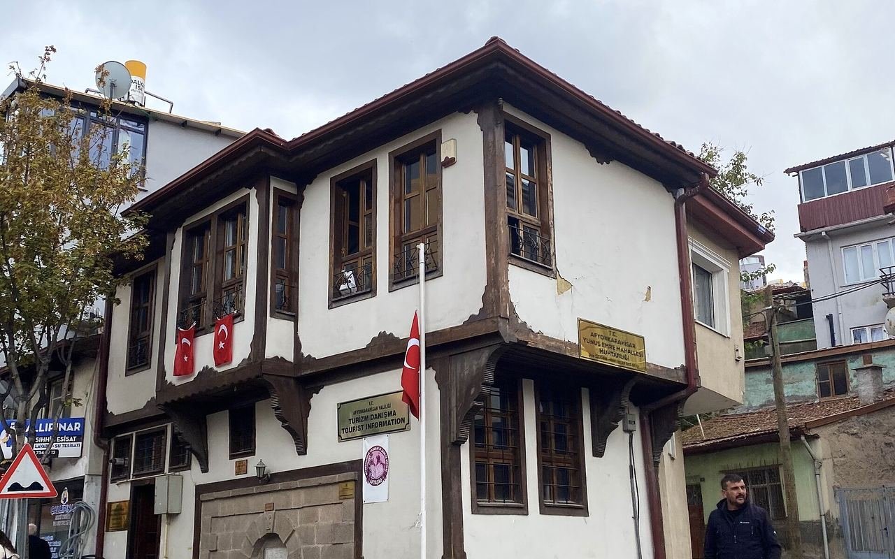 Kale Eteğindeki Tarihi Afyon Evlerinde Cephe İşi